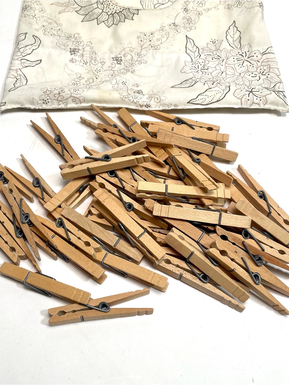 Vintage Hanging Laundry Clothespin Bag on hanger with Lot Of wood Clothes Pins - Picture 2 of 10